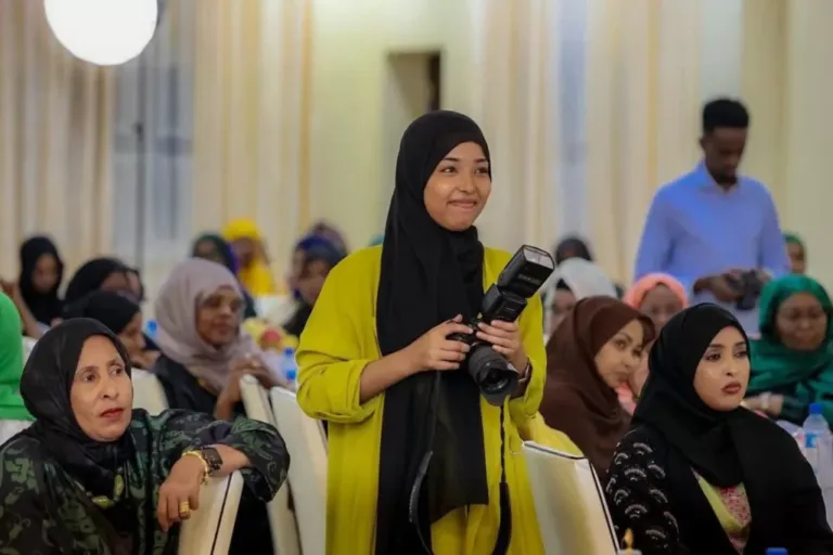 Waa tuma gabadha loo ciqaabay qaraxii lagu beegsaday Mw dalka xasan sheekh ? #AQRISO