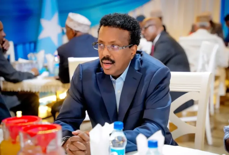 MW hore, Farmaajo oo Casho iyo Wadatashi La Yeeshay Xildhibaanno ka Tirsan Labada Aqal