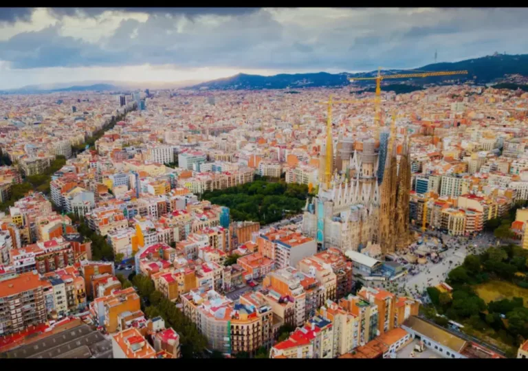 Maxaad ka Taqaanaa Quruxda Magaalada Barcelona ?