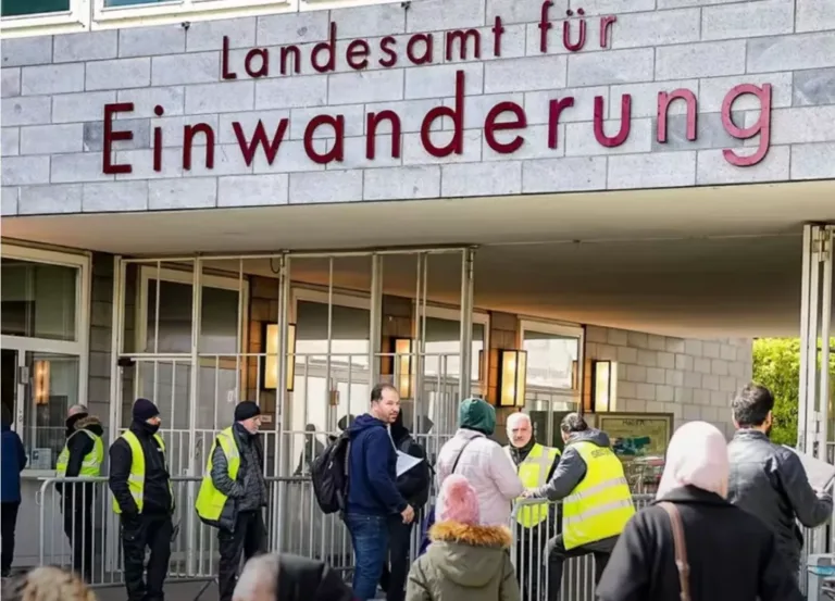 Ku dhowaad 2,000 Dacwad ayaa laga gudbiyay Xafiiska soogalootiga iyo jinsiyadaha magaalada Berlin