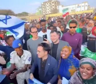 Foreign Journalist in Somaliland waving Israel flag
